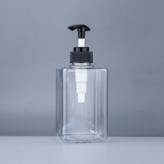 Quadratische Shampoo-Flaschen
